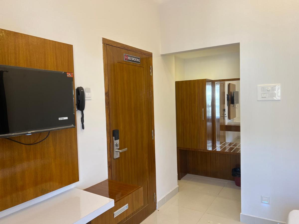 Le Hotel Host Tiruchirappalli 外观 照片