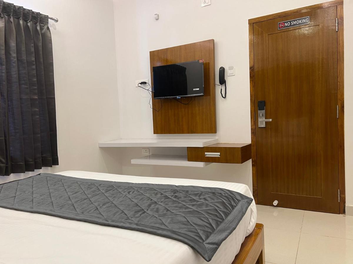 Le Hotel Host Tiruchirappalli 外观 照片